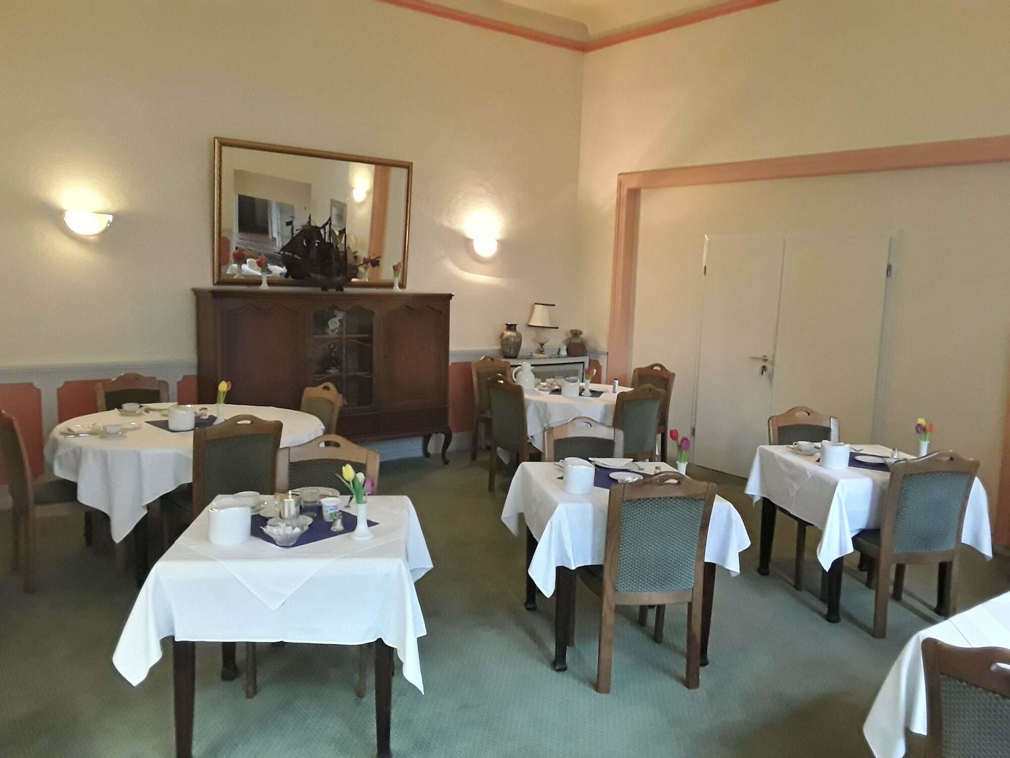 Schloss Gbr Hotel Dusseldorf